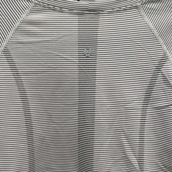 (6014)  🍋 LULULEMON RUN: Swiftly Tech Short Sleeve *Stripe Sz 12 - Picture 8 of 8